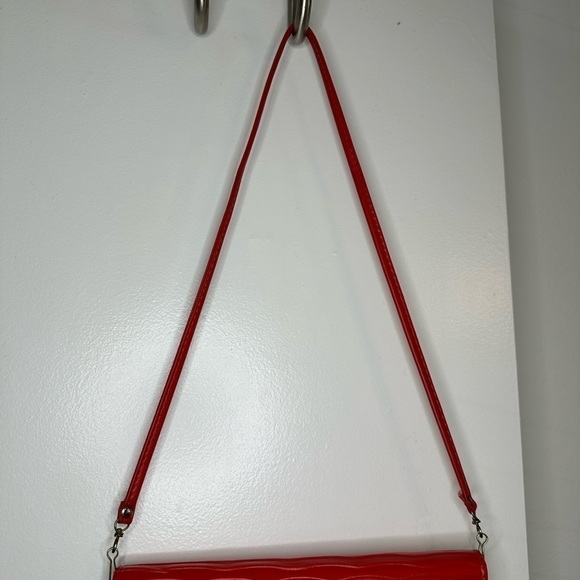 Clutch crossbody shoulder bag purse red removable strap envelope snap closure​​ - Picture 10 of 13
